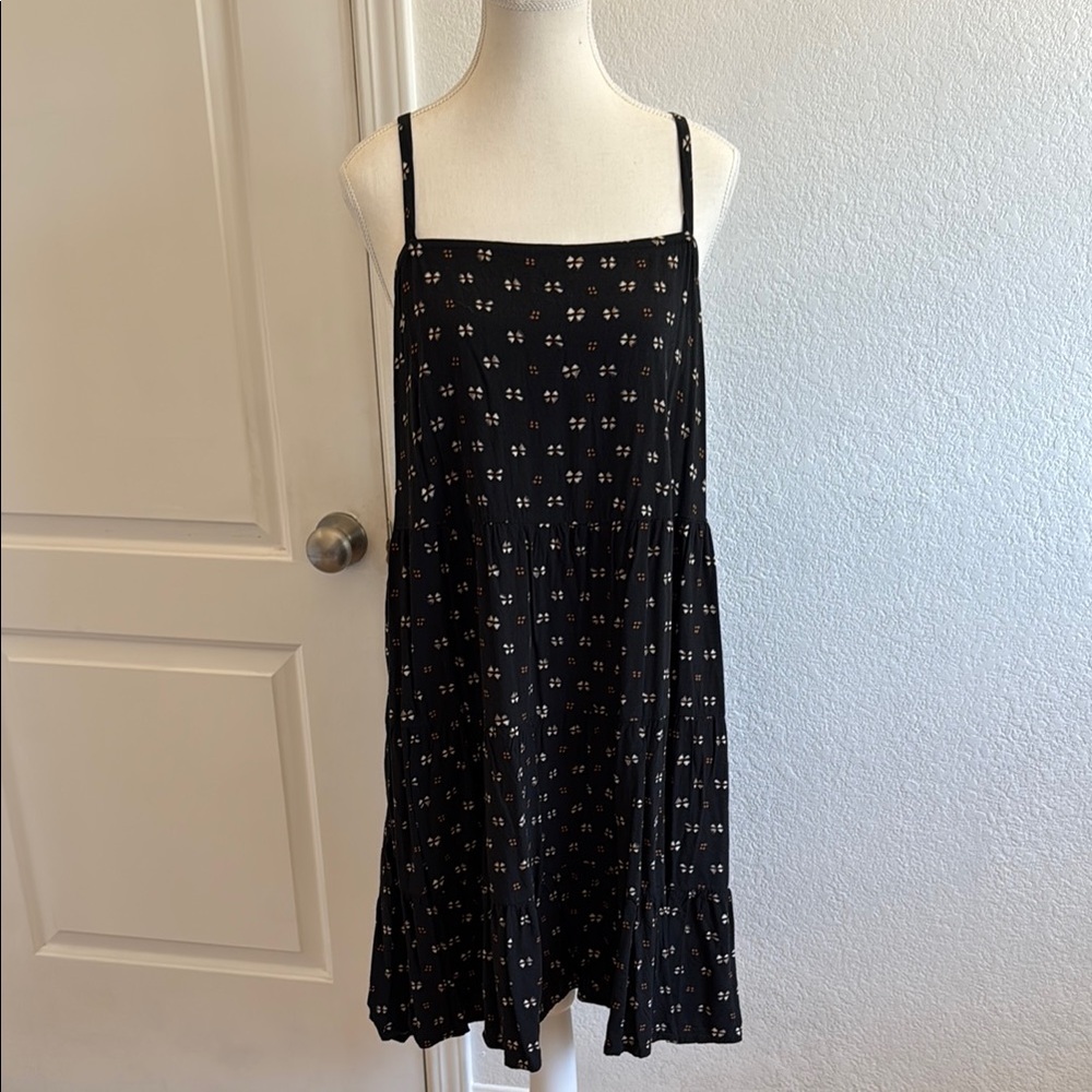 Casual Black Dress with Floral Patterns
